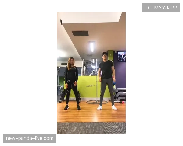 史梦瑶训练完顺手买了个包，价格够我交十年房租